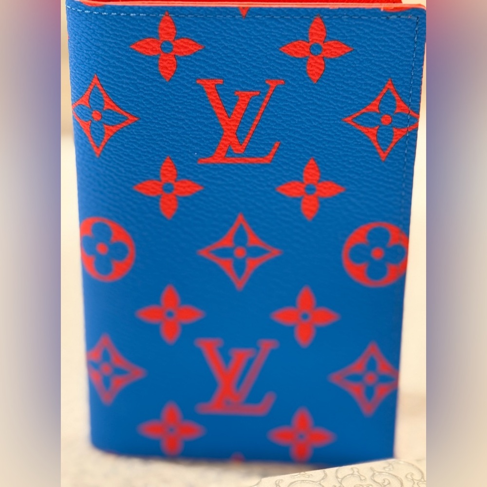 Louis Vuitton passport Cover!